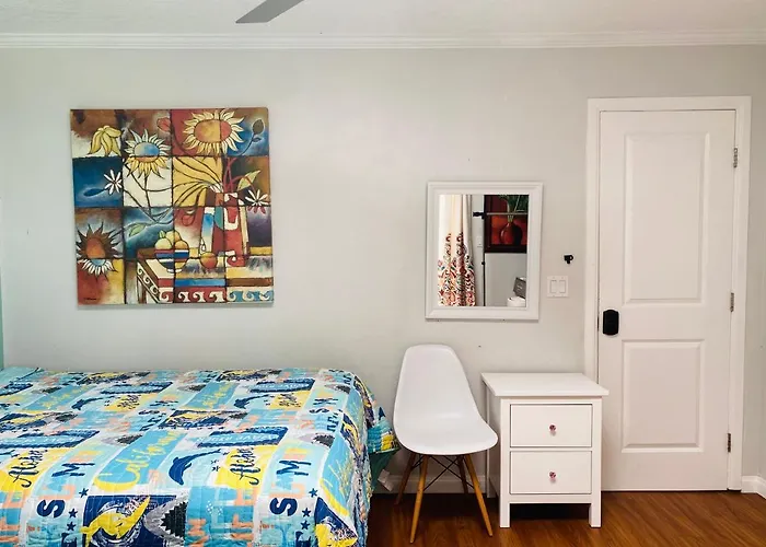 Costa Mesa Homestay - Private Rooms With 2 Shared Baths And Hosts Onsite