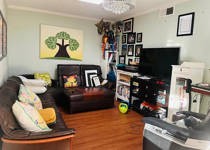 Costa Mesa Homestay - Private Rooms With 2 Shared Baths And Hosts Onsite