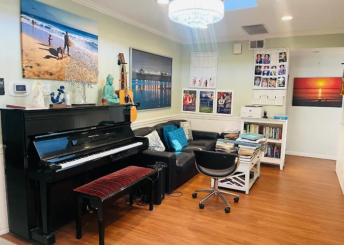 Costa Mesa Homestay - Private Rooms With 2 Shared Baths And Hosts Onsite