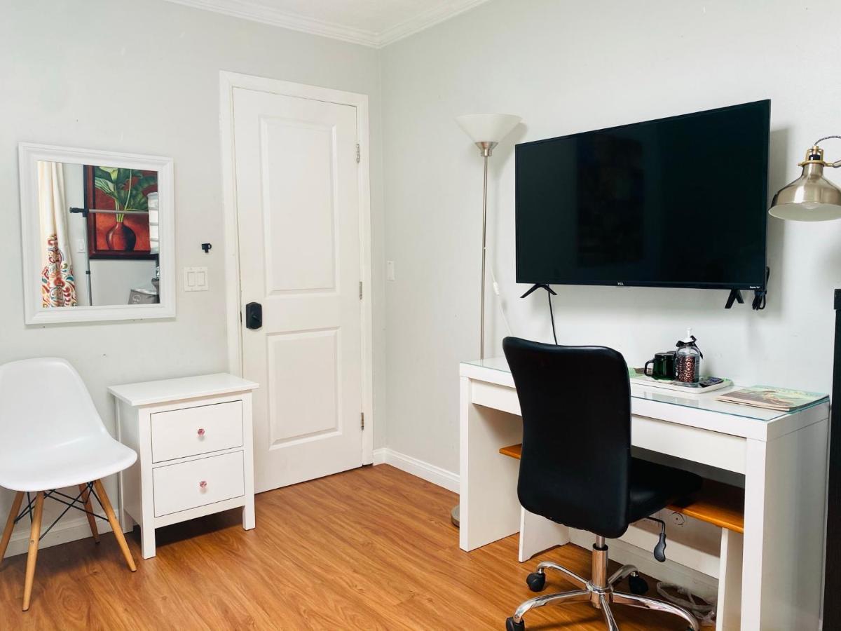 Homestay - Private With 2 Shared Baths And Hosts Onsite