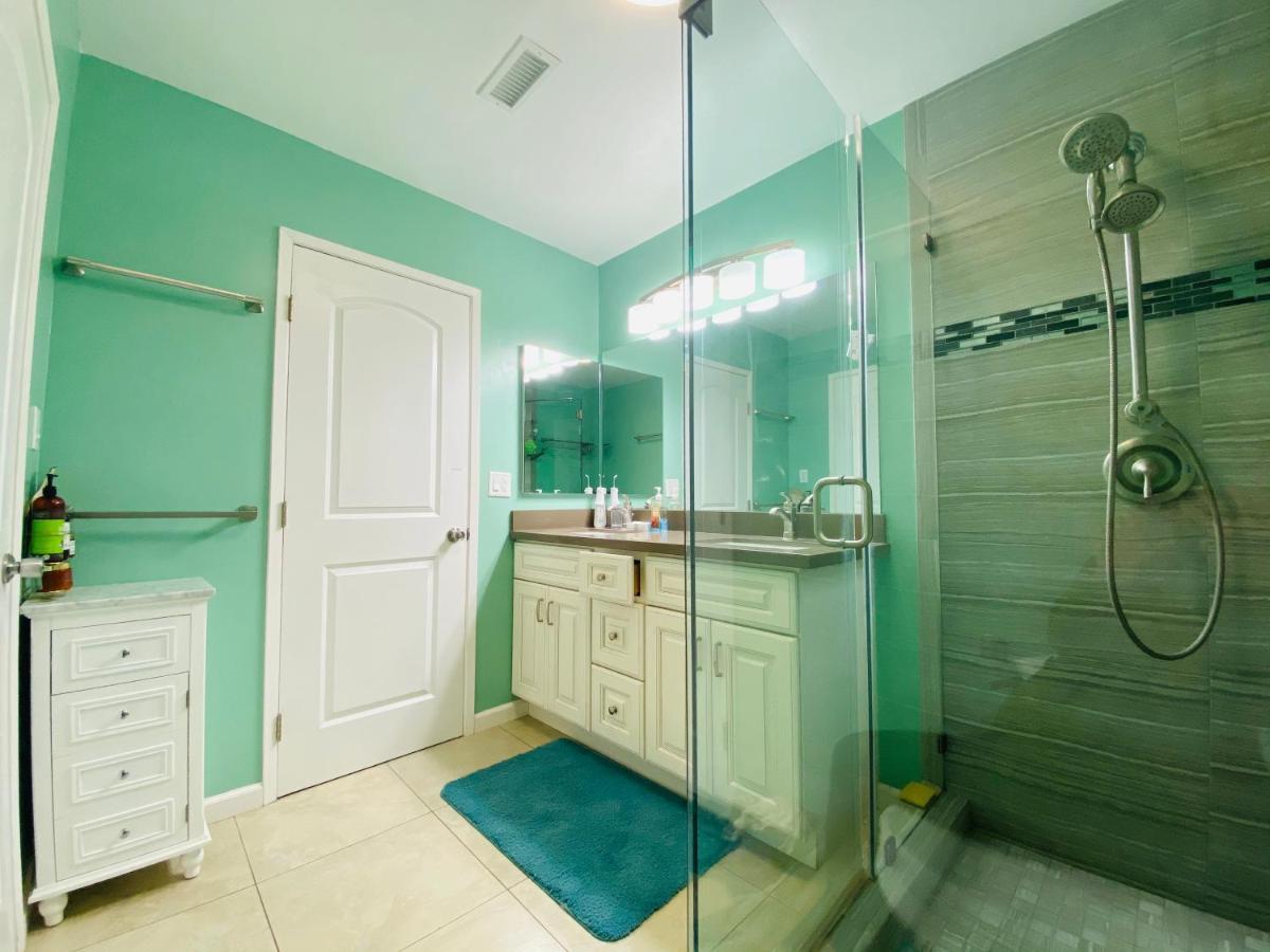 - Private With 2 Shared Baths And Hosts Onsite Homestay *