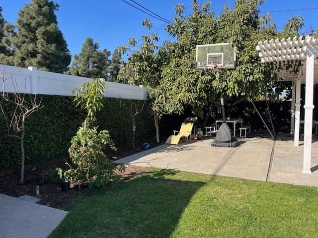 - Private With 2 Shared Baths And Hosts Onsite * Costa Mesa