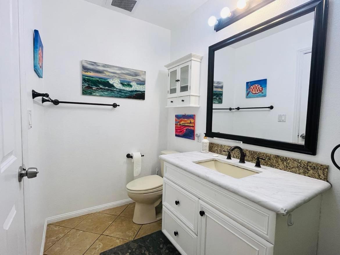 - Private With 2 Shared Baths And Hosts Onsite Homestay Costa Mesa