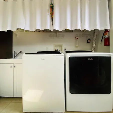 Costa Mesa Homestay - Private Rooms With 2 Shared Baths And Hosts Onsite Exterior photo