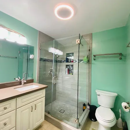 Costa Mesa Homestay - Private Rooms With 2 Shared Baths And Hosts Onsite Exterior photo