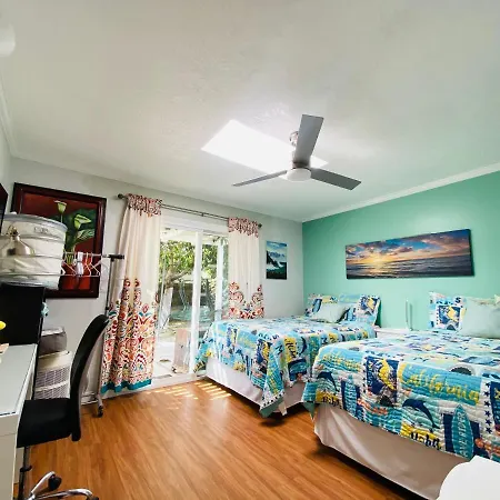 Costa Mesa Homestay - Private Rooms With 2 Shared Baths And Hosts Onsite Exterior photo