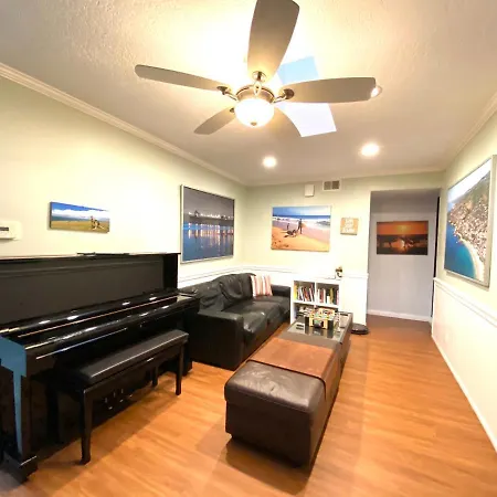 Costa Mesa Homestay - Private Rooms With 2 Shared Baths And Hosts Onsite Exterior photo